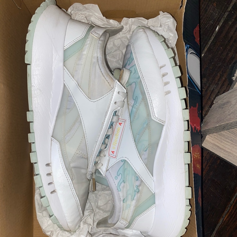 Reebok “Hot Ones”|Size 10| Looking for $50. Also Very Comfortable.